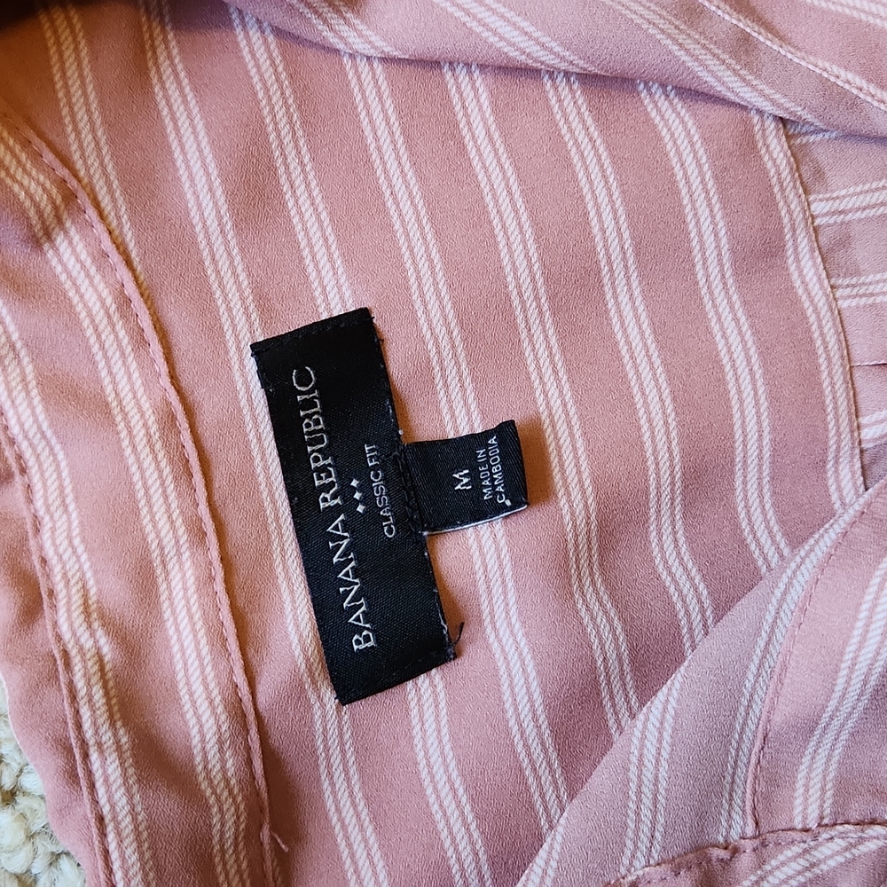 Sleeveless button up Banana Republic blouse - Picture 2 of 4